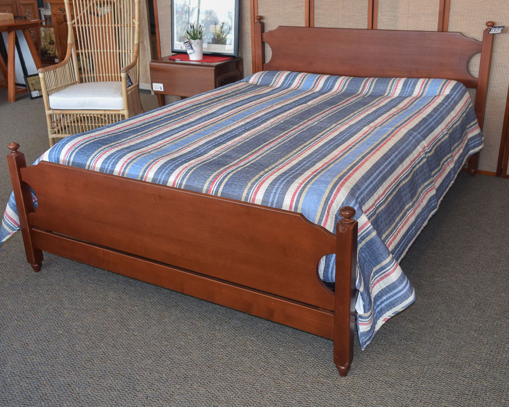 Moosehead Cherry Queen Bed | New England Home Furniture Consignment