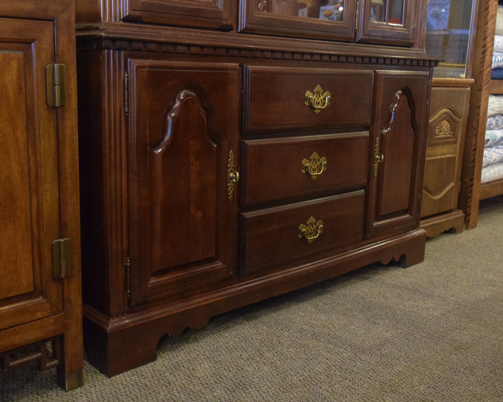 broyhill dining room hutch