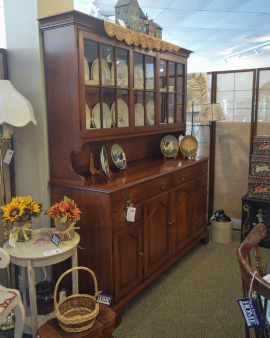 Henkel Harris Buffet/Hutch - Image 2