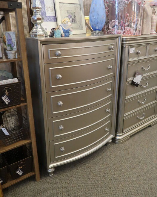 Regency Park SilverPearl Chest