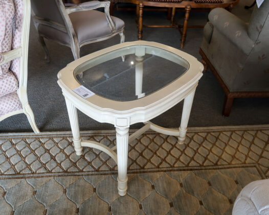 French Provincial End Table - Image 2