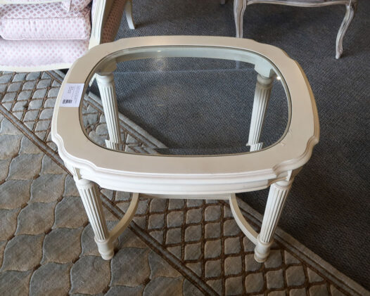 French Provincial End Table - Image 3
