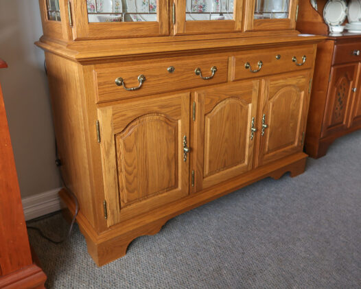 Colonial Oak Buffet Hutch - Image 4