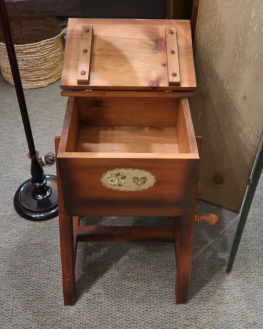 Country Storage Accent Table - Image 4