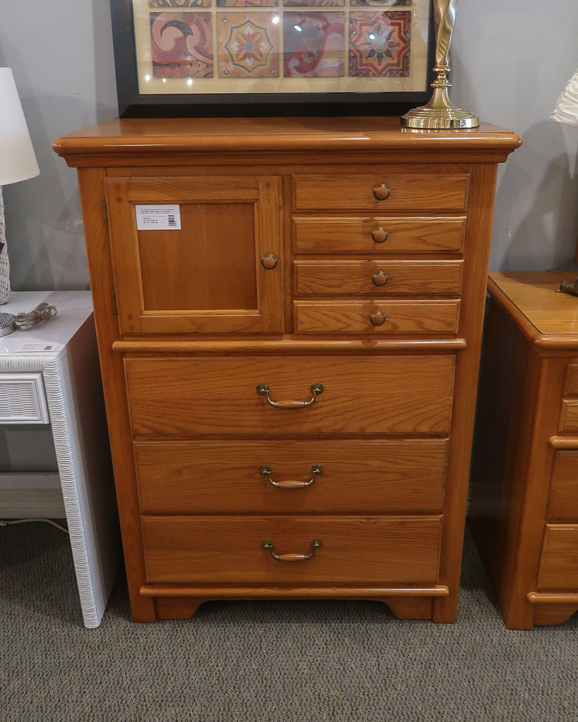 Lexington Oak Chest of Drawers | New England Home Furniture Consignment