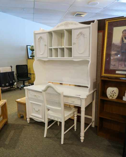 White Desk with Hutch - Image 2
