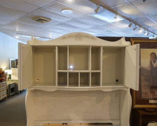 White Desk with Hutch - Image 3