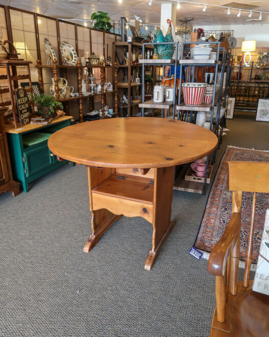 Habersham Tiltop Table Bench - Image 2