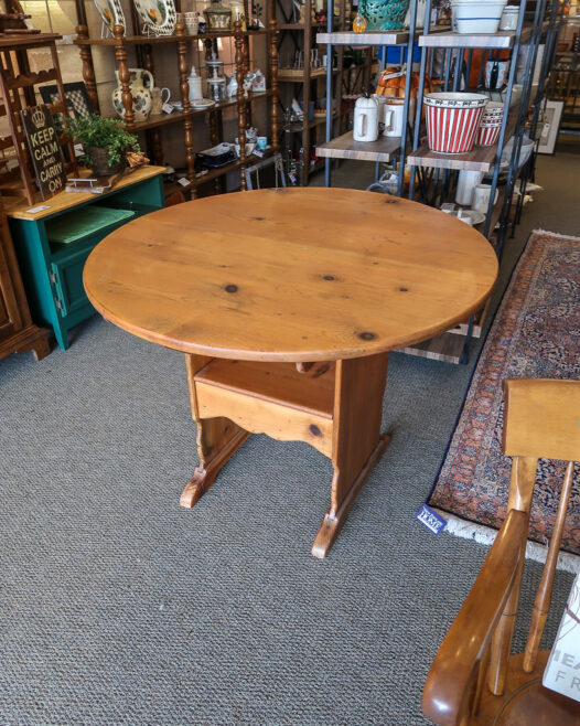 Habersham Tiltop Table Bench - Image 3