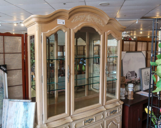 French Provincial China Cabinet - Image 2