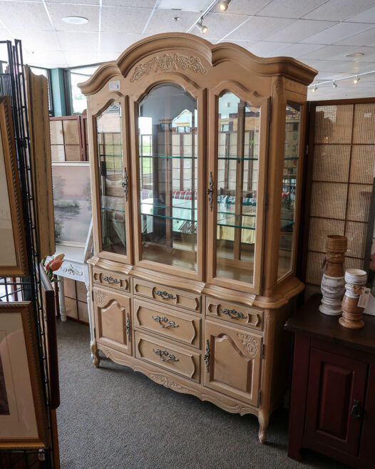 French Provincial China Cabinet - Image 4