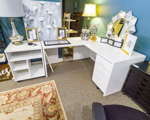 White L Shape Desk w/Drawers