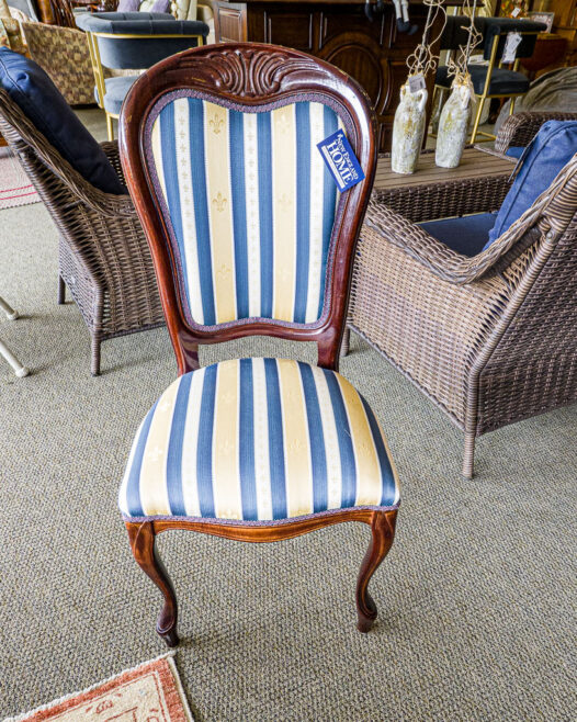 Fleur de Lis Cherry Chair