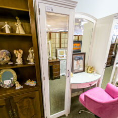 Pottery Barn Vanity w/Towers
