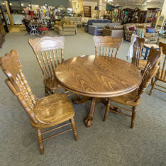 VTG Virginia House Dining Set
